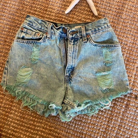 Levi's Pants - Levi’s tinge of green shorts